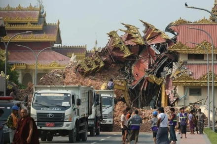 Một công trình bị phá hủy sau động đất ở Mandalay, Myanmar. (Ảnh: Tân Hoa xã)