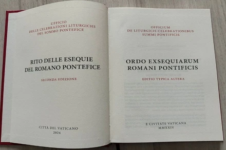 Ấn bản mới của Nghi thức An táng Giáo hoàng. (Ảnh: Vatican News)