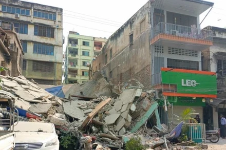 Toà nhà sụp đổ sau trận động đất ở Mandalay, Myanmar (Ảnh: Tân Hoa xã)