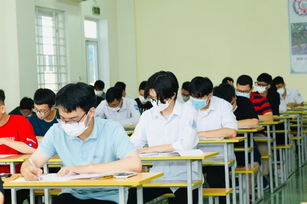 Thí sinh tham dự Kỳ thi đánh giá tư duy ngày 15/7. 