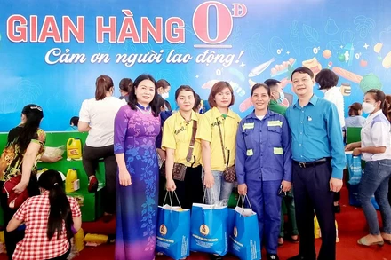 Dịp Tết Nguyên đán 2023, Liên đoàn Lao động tỉnh Thái Nguyên tổ chức bốn phiên chợ Tết "0 đồng" cho khoảng 10 nghìn công nhân.