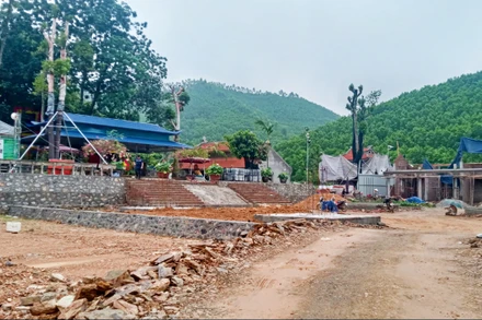 Một số hạng mục công trình dự án Khu du lịch sinh thái, văn hóa Đá Thiên đang bị chậm tiến độ.