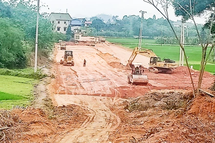 Được giao mặt bằng đến đâu, các nhà thầu tuyến đường liên kết Thái Nguyên-Bắc Giang-Vĩnh Phúc thi công đến đấy.