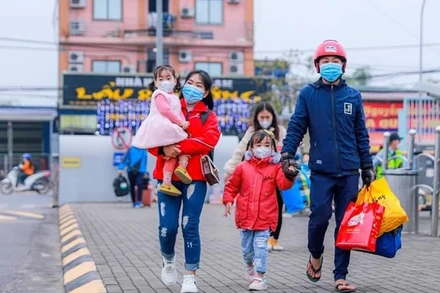 Công nhân Thái Nguyên hân hoan khi được Liên đoàn Lao động tỉnh tổ chức hơn 200 chuyến xe đưa về 16 tỉnh ăn Tết và đón trở lại làm việc sau Tết.