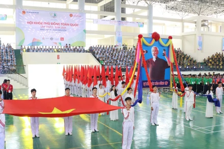 Diễu hành biểu dương lực lượng tại Hội khỏe Phù Đổng lần thứ X, khu vực II.