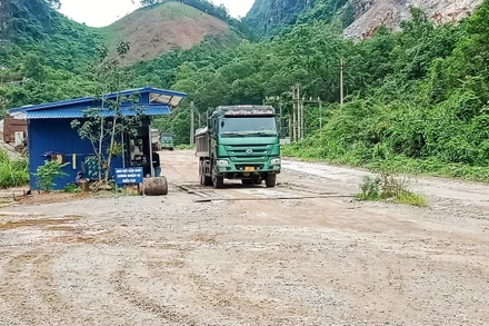 Mỏ đá Lân Đăm 2 ở xã Quang Sơn, huyện Đồng Hỷ lắp đặt trạm cân, camera theo dõi vận chuyển khoáng sản ra khỏi mỏ.