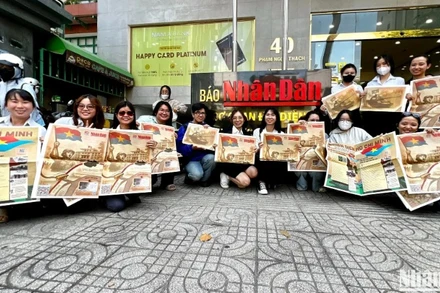 Phụ san đặc biệt báo Nhân Dân tặng đồng bào miền Nam