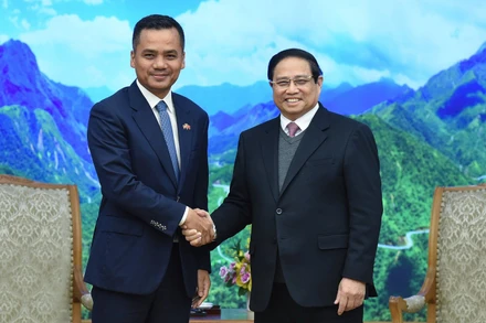 Thủ tướng Phạm Minh Chính và Phó Thủ tướng, Bộ trưởng Nội vụ Campuchia Sar Sokha. (Ảnh: TRẦN HẢI)
