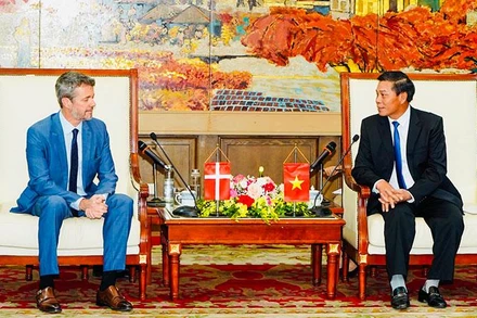 Chủ tịch Ủy ban nhân dân thành phố Hải Phòng Nguyễn Văn Tùng tiếp xã giao Thái tử kế vị Đan Mạch Frederik.