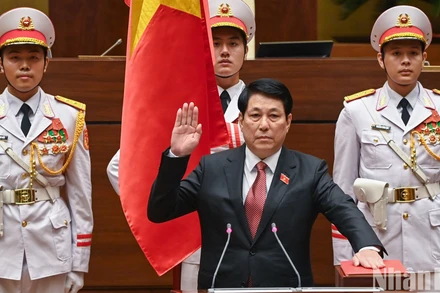 Đồng chí Lương Cường tuyên thệ nhậm chức Chủ tịch nước Cộng hòa xã hội chủ nghĩa Việt Nam nhiệm kỳ 2021-2026.