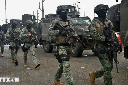 Lực lượng an ninh được triển khai tại nhà tù Regional 8 ở Guayaquil, Ecuador, ngày 7/1/2024. (Ảnh: AFP/TTXVN)