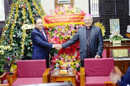 Đồng chí Trần Thanh Mẫn chúc mừng Giáng sinh tại Tòa Giám mục Giáo phận Đà Nẵng.