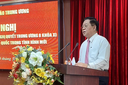 Đồng chí Nguyễn Trọng Nghĩa phát biểu chỉ đạo Hội nghị.