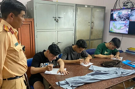 Cơ quan công an làm việc với 3 đối tượng.