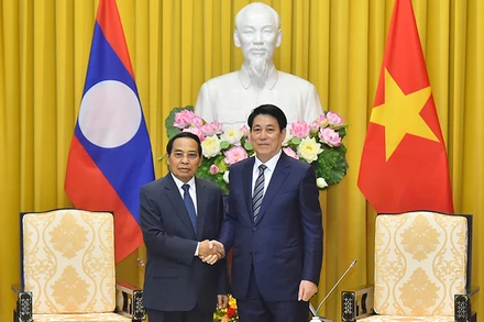 Chủ tịch nước Lương Cường và Thường trực Ban Bí thư, Phó Chủ tịch nước Lào Bounthong Chitmany.