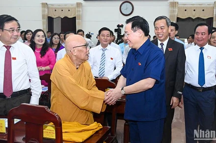 Chủ tịch Quốc hội Vương Đình Huệ với các đại biểu dự kỳ họp.