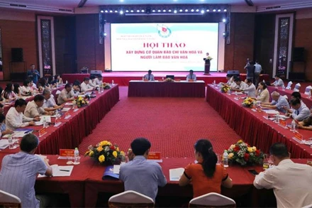 Hội thảo “Xây dựng cơ quan báo chí và người làm báo văn hóa”.