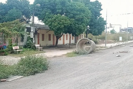 Không giải phóng mặt bằng dứt điểm, việc xây dựng Khu đô thị hồ Xương Rồng đã kéo dài mười năm.