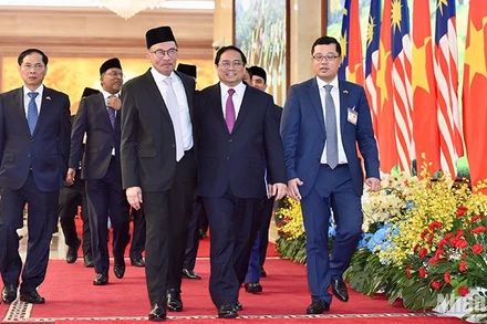 Thủ tướng Phạm Minh Chính và Thủ tướng Malaysia Anwar Ibrahim đến dự Lễ ký kết văn kiện hợp tác.