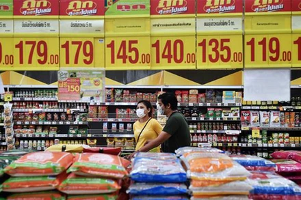 Gạo được bày bán tại siêu thị ở Bangkok (Thái Lan). (Ảnh: AFP/TTXVN)