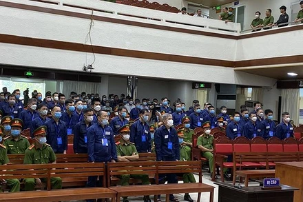 Các bị cáo tại phiên tòa xét xử.