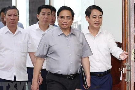 Thủ tướng Phạm Minh Chính đến làm việc với lãnh đạo chủ chốt tỉnh Hậu Giang. (Ảnh: Dương Giang/TTXVN)