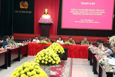 Các đại biểu tham dự tọa đàm.