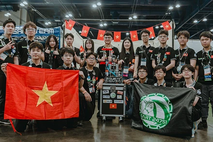 Đội tuyển Robotics Trường THPT chuyên Hà Nội - Amsterdam xuất sắc giành ngôi Á quân tại Vòng chung kết giải đấu robot lớn nhất thế giới The FIRST Tech Challenge World Championship tại Hoa Kỳ ngày 20/4/2025.