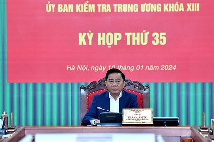 Đồng chí Trần Cẩm Tú, Ủy viên Bộ Chính trị, Bí thư Trung ương Đảng, Chủ nhiệm Ủy ban Kiểm tra Trung ương chủ trì Kỳ họp thứ 35 của Ủy ban Kiểm tra Trung ương. Ảnh: ĐĂNG KHOA