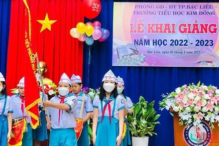 Các em học sinh tiểu học ở Bạc Liêu phấn khởi trong ngày lễ khai trường.