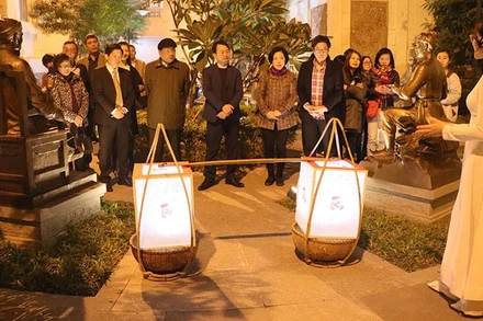 Tour du lịch văn học thu hút sự quan tâm của công chúng.