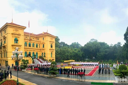 Phủ Chủ tịch, nơi Thủ tướng Phạm Minh Chính và Phu nhân chủ trì Lễ đón Thủ tướng Chính phủ nước Cộng hòa Dân chủ Nhân dân Lào Sonexay Siphandone và Phu nhân.