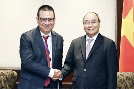 Chủ tịch nước Nguyễn Xuân Phúc tiếp Chủ tịch kiêm Tổng Giám đốc Tập đoàn SCG Roongrote Rangsiyopash. (Ảnh: Thống Nhất/TTXVN)