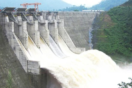 Thủy điện Đak Mi 4 vận hành điều tiết nước về hạ du.