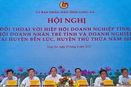 Lãnh đạo Long An đối thoại với Hiệp hội doanh nghiệp, Hội doanh nhân trẻ, doanh nghiệp tại huyện Bến Lức, Thủ Thừa, tỉnh Long An. 