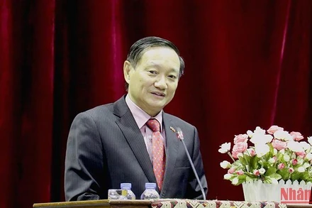 Đại sứ Việt Nam tại Lào Nguyễn Bá Hùng chia sẻ tại buổi nói chuyện. (Ảnh: Trịnh Dũng)