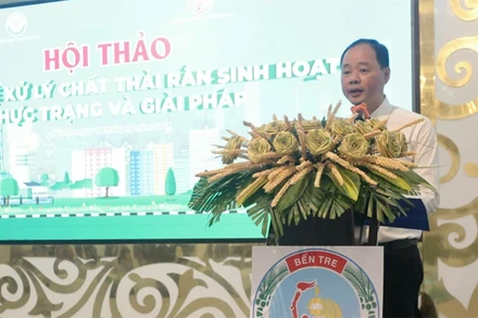 Thứ trưởng Khoa học và Công nghệ phát biểu tại hội thảo.