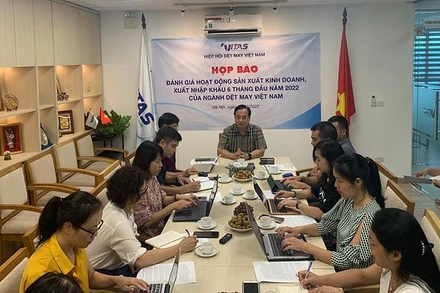 Vitas họp báo tình hình sản xuất kinh doanh 6 tháng đầu năm.