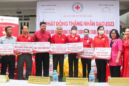 Các nhà hảo tâm hỗ trợ Tháng Nhân đạo năm 2023. 