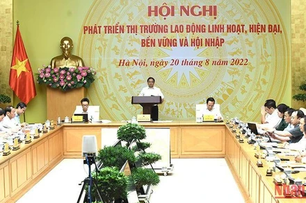 Thủ tướng Phạm Minh Chính: Cùng với xây dựng nền kinh tế thị trường định hướng xã hội chủ nghĩa, Đảng và Nhà nước ta luôn quan tâm phát triển thị trường lao động, xác định lao động-việc làm là một trong những nội dung rất quan trọng trong chiến lược phát triển kinh tế, xã hội.