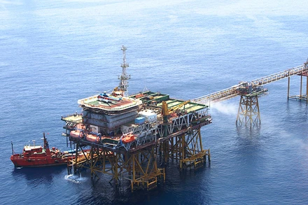 Công trình khai thác dầu khí trên biển.