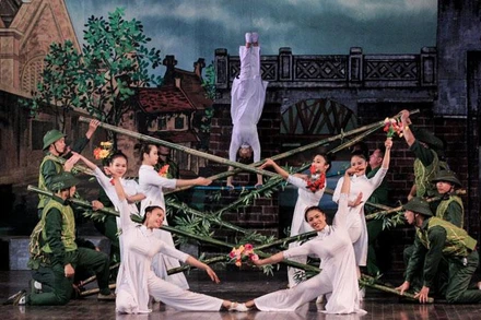 Các chương trình nghệ thuật hướng tới tri ân những người có công với cách mạng.