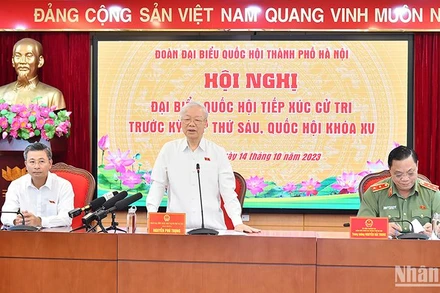 Tổng Bí thư Nguyễn Phú Trọng cùng các đại biểu Quốc hội Đơn vị bầu cử số 1, thành phố Hà Nội tham dự buổi tiếp xúc cử tri.