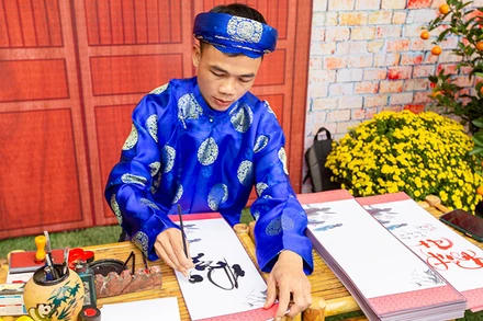 Khai bút đầu năm, phong tục truyền thống của người Việt Nam mỗi dịp Tết đến Xuân về.