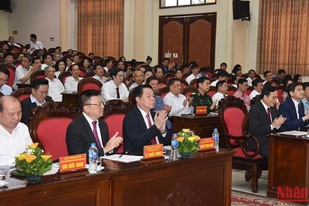 Đồng chí Nguyễn Trọng Nghĩa, Bí thư Trung ương Đảng, Trưởng Ban Tuyên giáo Trung ương và các đại biểu tham dự hội nghị. 