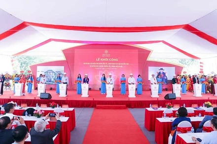 Lãnh đạo thành phố Hà Nội và huyện Thường Tín phát lệnh khởi công dự án.