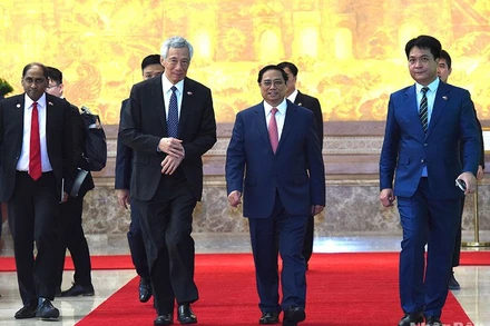 Thủ tướng Phạm Minh Chính và Thủ tướng Singapore Lý Hiển Long đến dự Lễ ký kết văn kiện hợp tác.