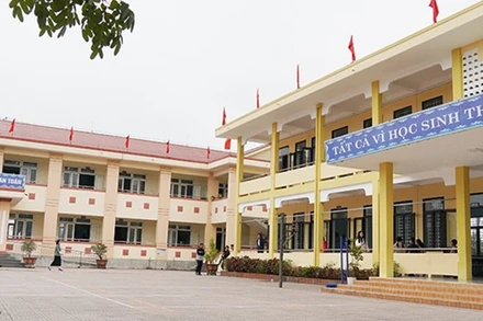Nhà lớp học 2 tầng khang trang tại Trường tiểu học số 1 Quảng Phúc sẽ là nơi học tập của học sinh điểm trường lẻ Tân Mỹ.
