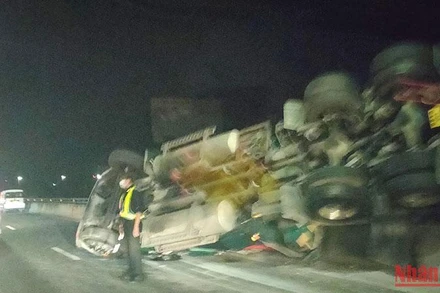 Hiện trường vụ tai nạn. (Ảnh: HỮU NGHĨA)