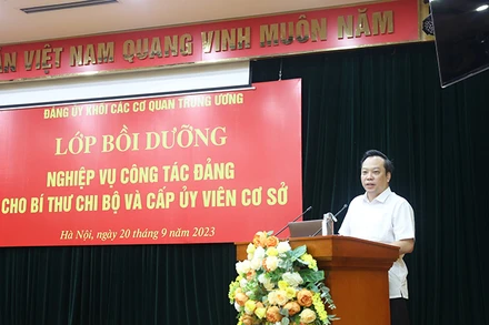 Phó Bí thư Đảng ủy Khối Đỗ Việt Hà phát biểu định hướng nghiên cứu các chuyên đề.